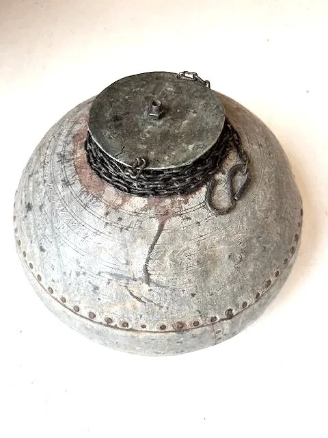 IRON SHADE WITH CHAIN / 2