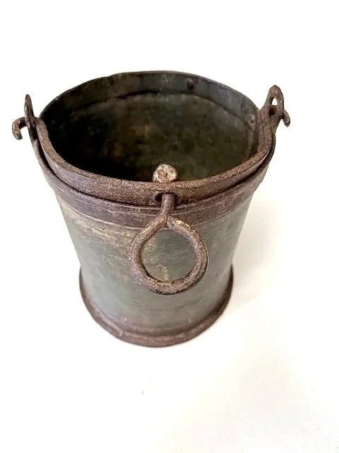 iron pot ,  planter, rustic iron pot , outdoor pot , fire pit