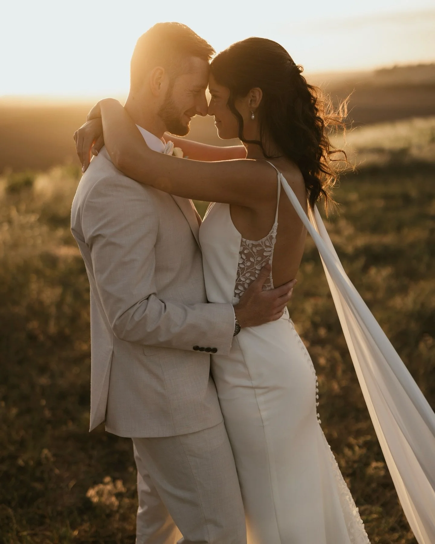 D A Y N A +  L A C H I E

Dayna and Lachie&hellip; absolute weapons of joy.
Gomersal Wines was glowing, the barrels humming, the sun showing off, and these two just owned the whole damn day.

Then that last light drifted in&hellip; warm, soft, golden