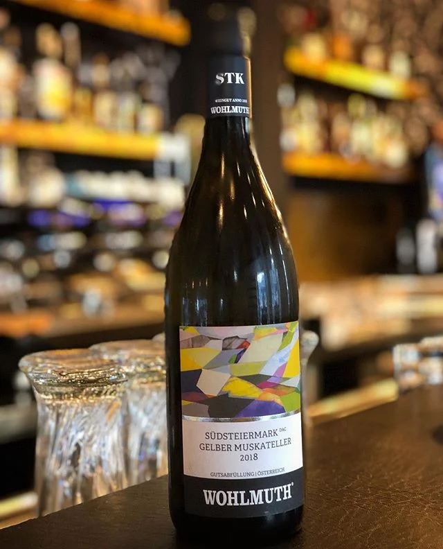 Neue, frische Sommerweine straight aus der S&uuml;dsteiermark 🇦🇹 in der MXVST eingetroffen! Also aufgehts #aufaglaserl der vier ....
.
.
.
#55eleven #mxvst #munich #maxvorstadt #bar #wein #vino #wine #winelovers #bytheglas #wohlmuth #s&uuml;dsteier