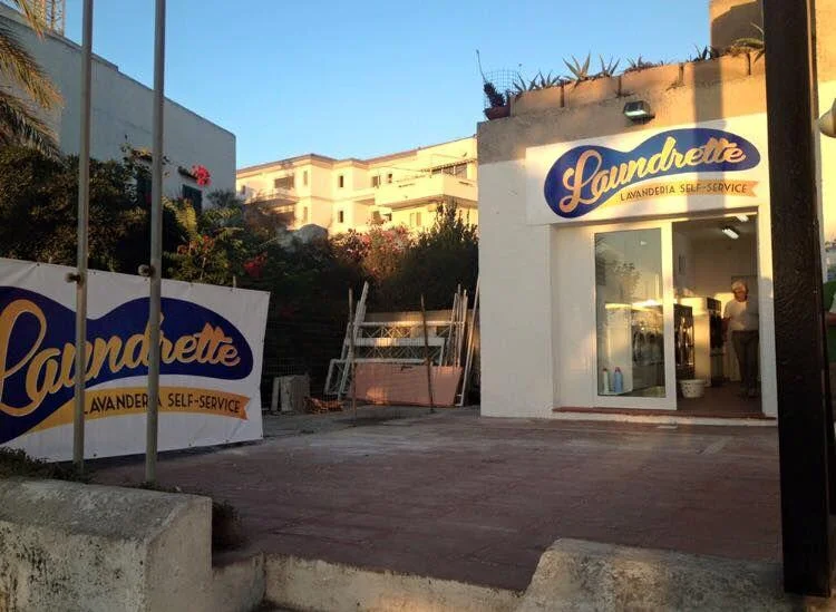 Laundrette – Lavanderia Self Service.jpg