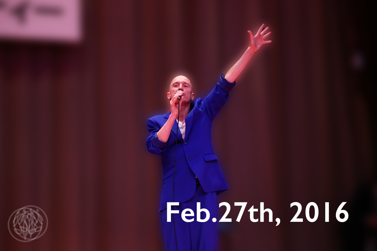 stuart-o-performs-on-stage.png