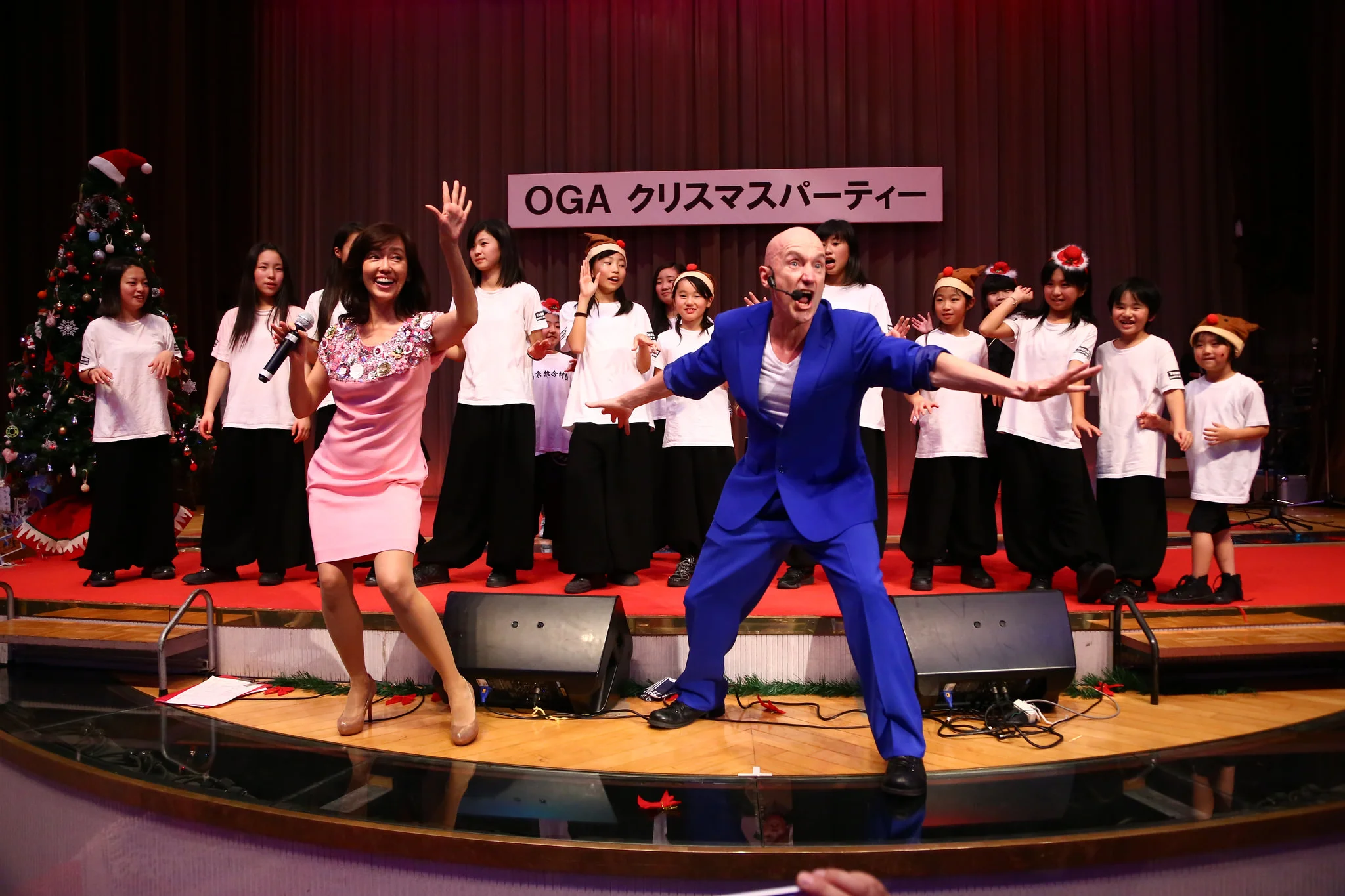Hayami Yu and Stuart-O rock the show at 2015 Santa Soul Train