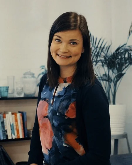 Sarianna Turula aloittaa opiskelunsa Joyllan Positive Psychology Practitioner -koulutuksessa maanantaina 28. tammikuuta. Voit lähettää Sariannalle kysymyksiä, joita hän voi esittää pääkouluttajille. Toki kaikki muukin palaute on lämpimästi tervetullutta. Sariannan sähköpostiosoite on sarianna (at) joylla.com