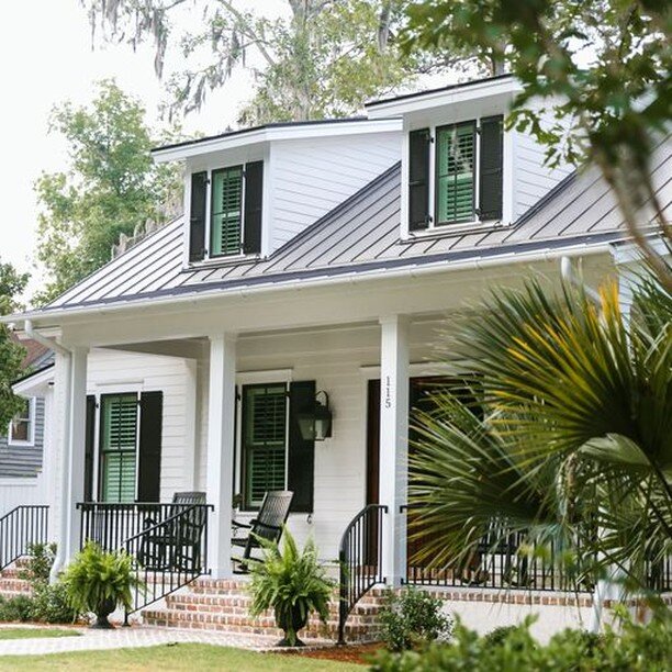 Cheers to Friday celebrations on a classic Lowcountry front porch. 

#shorelineconstructionsc #lowcountry #bluffton #customhome #hombuilder