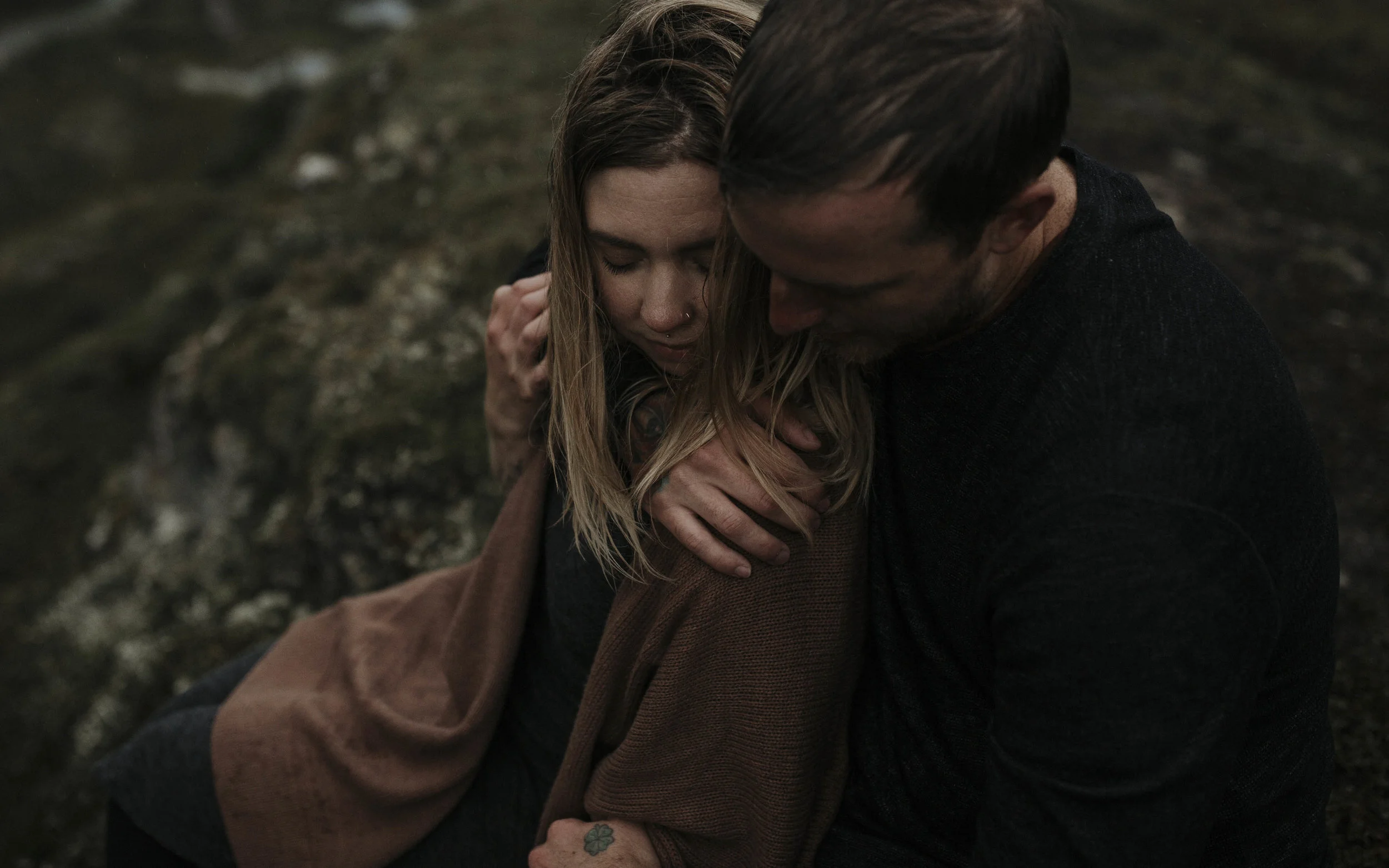 ariel-lynn-alaskan-mountain-couples-session-21.jpg