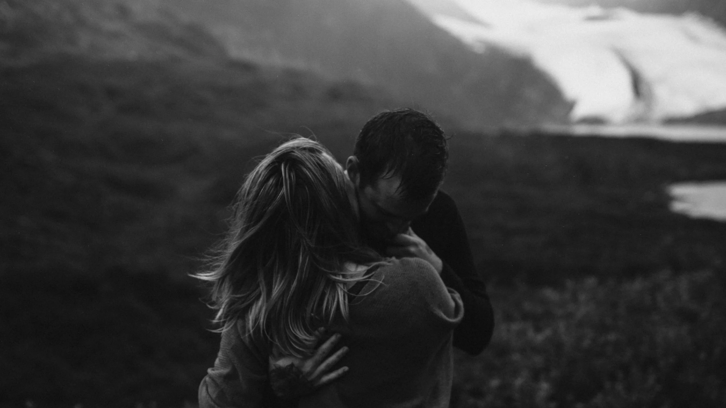 ariel-lynn-alaskan-mountain-couples-session-1-2.jpg