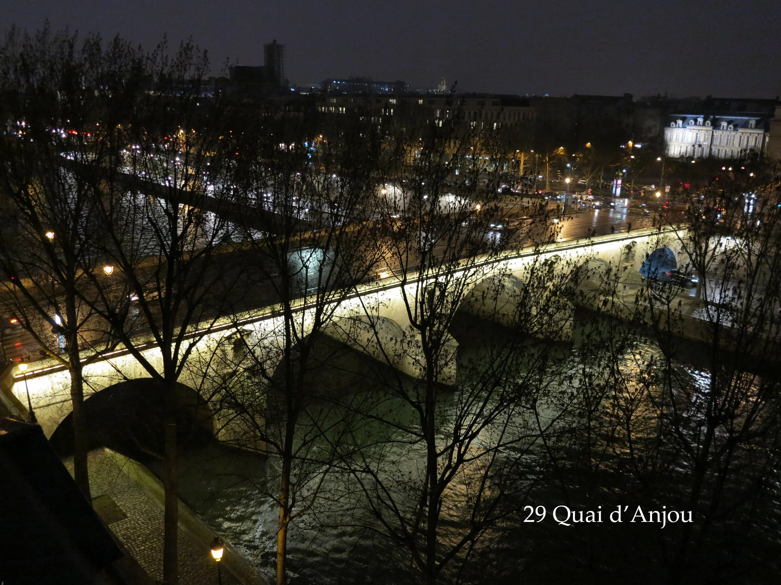 Pont_Marie_at_night[1].jpg