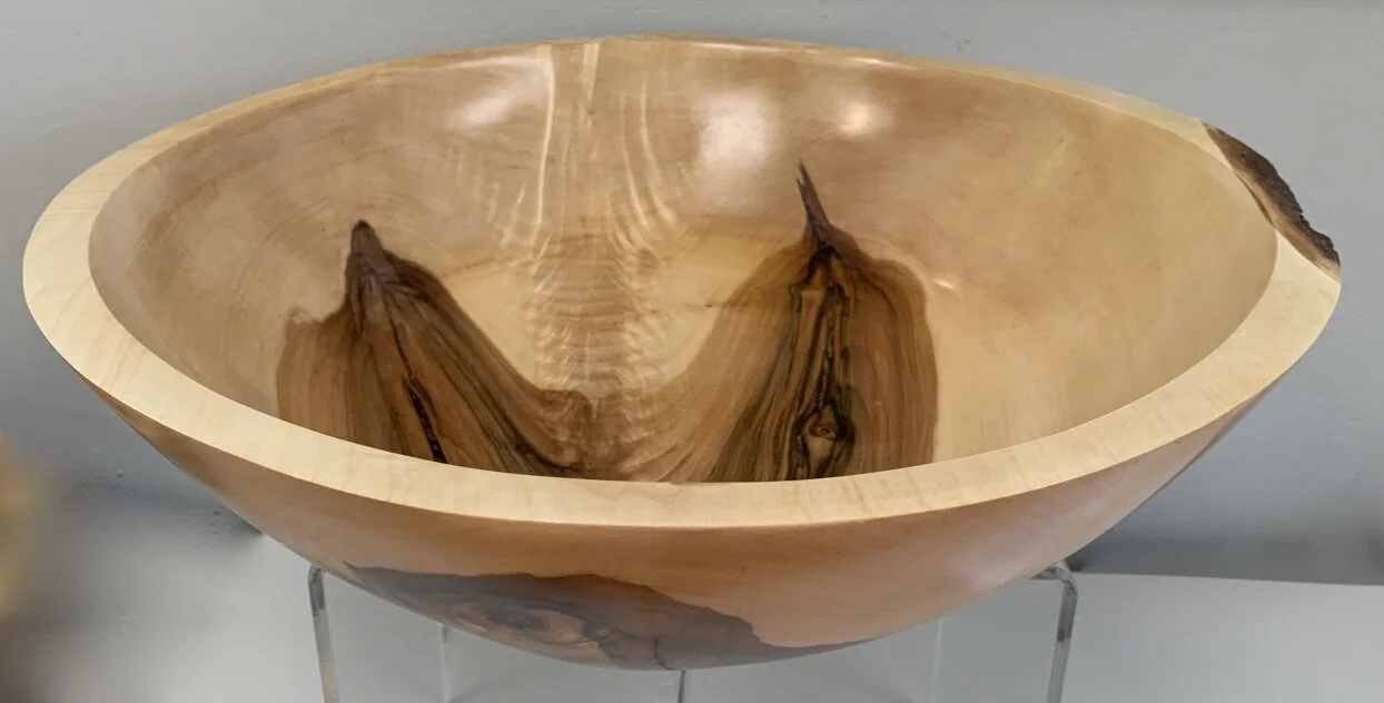 3D 2nd place    Robert Reynolds: Maple Bowl	18" diameter 