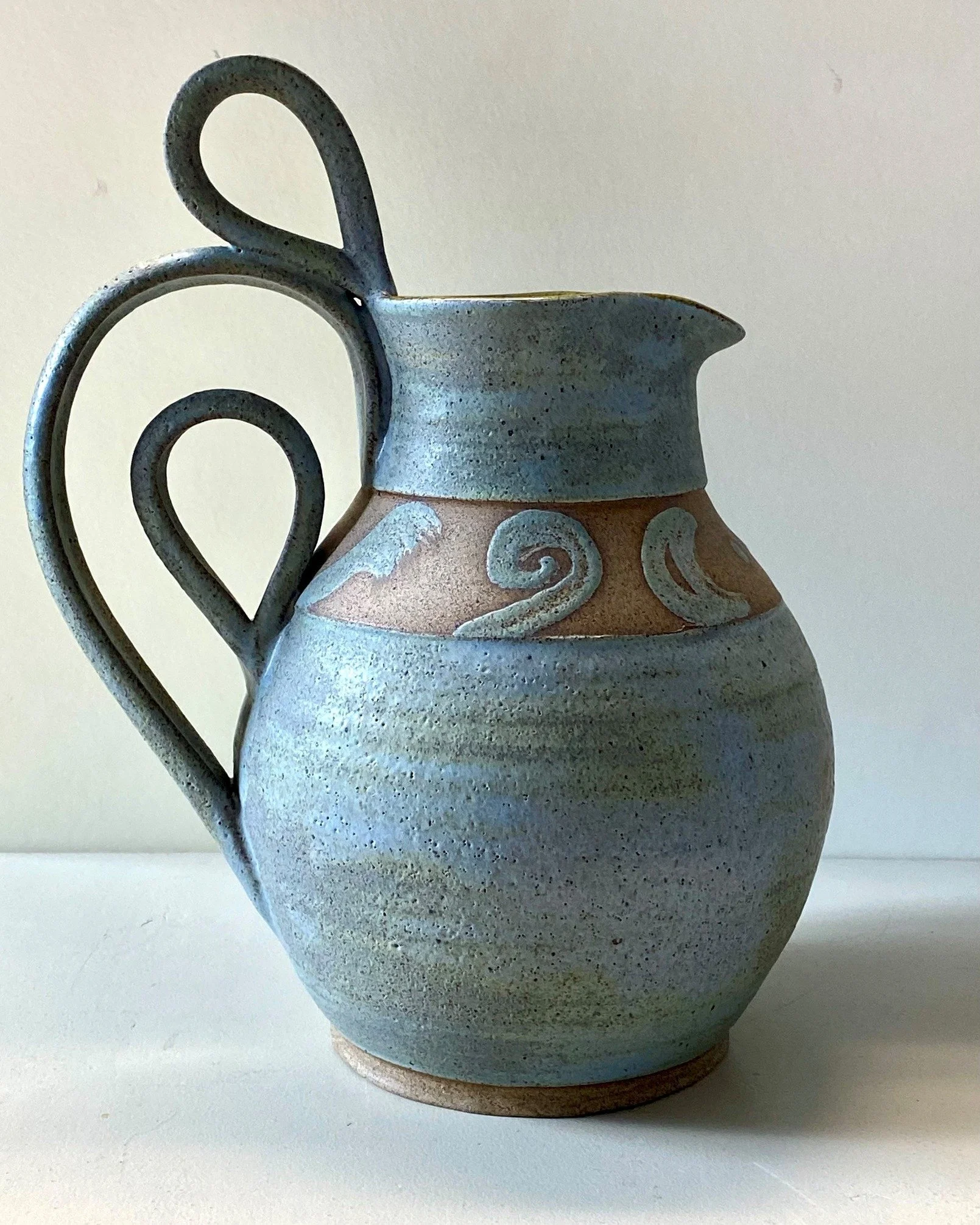 🎨 Center. Shape. Create. 🌀

Join ceramic artist Amy Bourbon for a 6-week Pottery Class that&rsquo;s all about creativity, community, and clay!
Whether you&rsquo;re brand-new to the wheel or looking to refine your throwing skills, this relaxed, hand