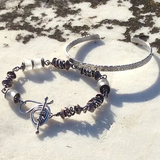 Create Your Own Handcrafted Jewelry! 💫

Discover the art of metalsmithing in Fundamentals of Jewelry with Ann Hanson!
Learn essential techniques like riveting, soldering, texturing, and metal forming &mdash; and transform brass, copper, and silver i