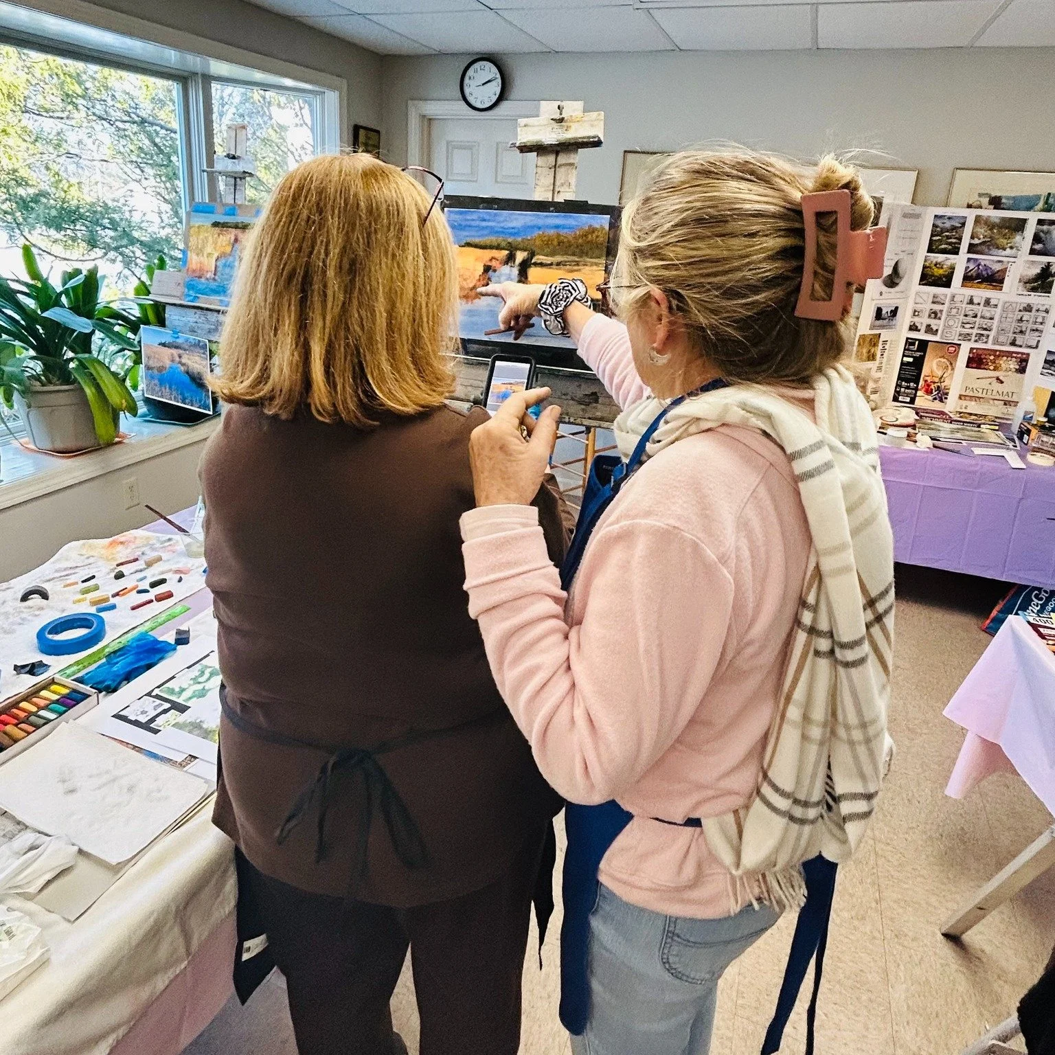 🌿Ever wanted to try pastel painting? Now&rsquo;s the perfect time.

Friday, May 22 | 9:15 AM &ndash; 3:00 PM

Spend the day with artist Wendi Smith exploring soft pastels through hands-on exercises, demos, and a beautiful beach landscape paint-along