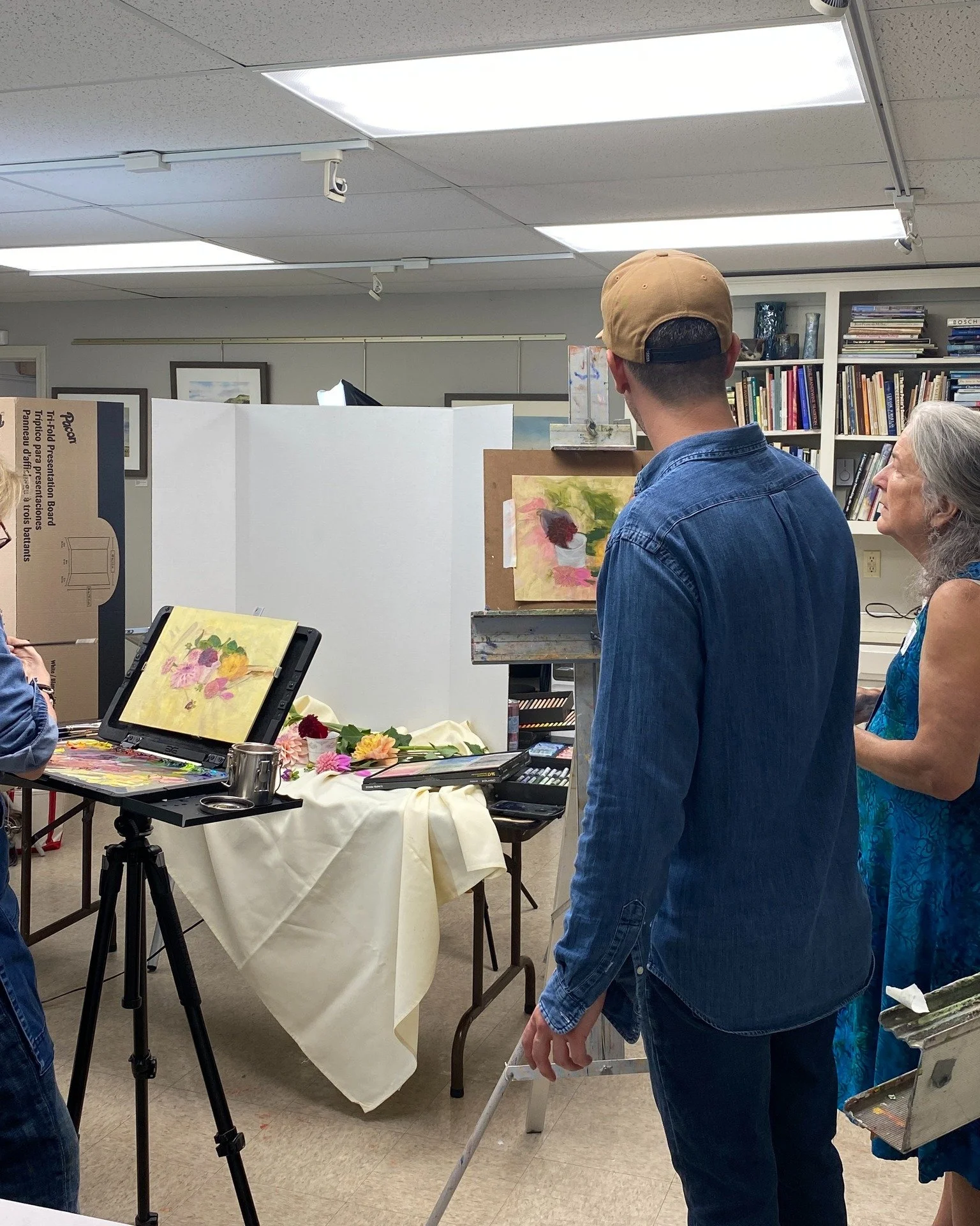 ✨AN IMMERSIVE STILL LIFE EXPERIENCE WITH DANIEL KEYS

This September, the Creative Arts Center is honored to welcome acclaimed artist Daniel Keys for an extraordinary four-day workshop devoted to the timeless beauty of floral still life painting.

Ea