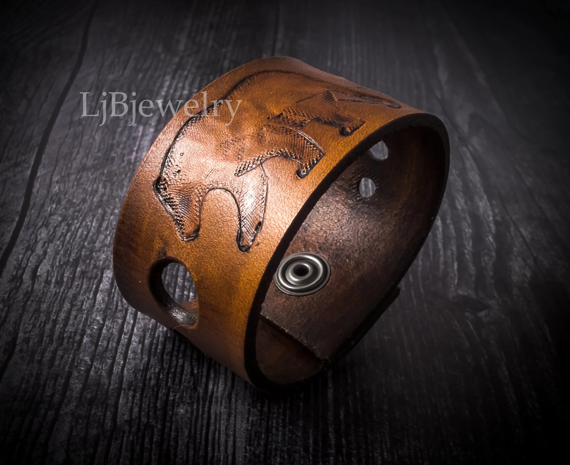 ✨Create custom, wearable art from scratch! ✨

Join Laura Bouton at the Creative Arts Center in Chatham on Wednesday, October 7 (5:30 PM &ndash; 8:30 PM) for our hands-on Leather Bracelet Workshop.

Learn the art of leather tooling, stamping, staining