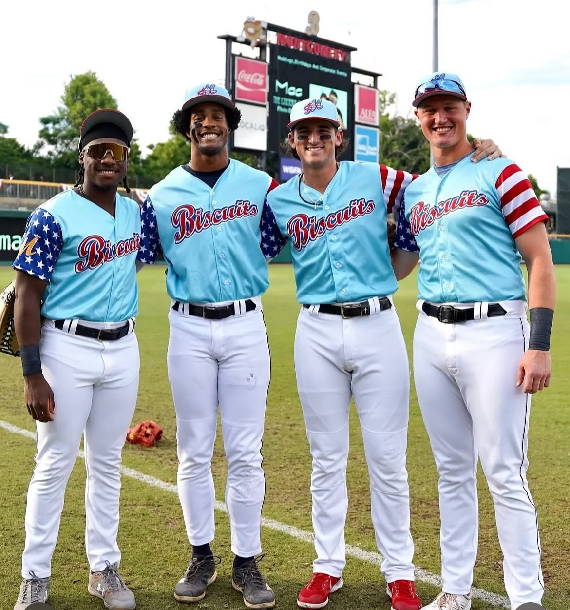 We hope everyone had a great 4th of July weekend!! 🇺🇸🎆🌭❤️🤍💙

📸: @biscuitbaseball @fayettevillewoodpeckers @memphisredbirds @somersetpatriots