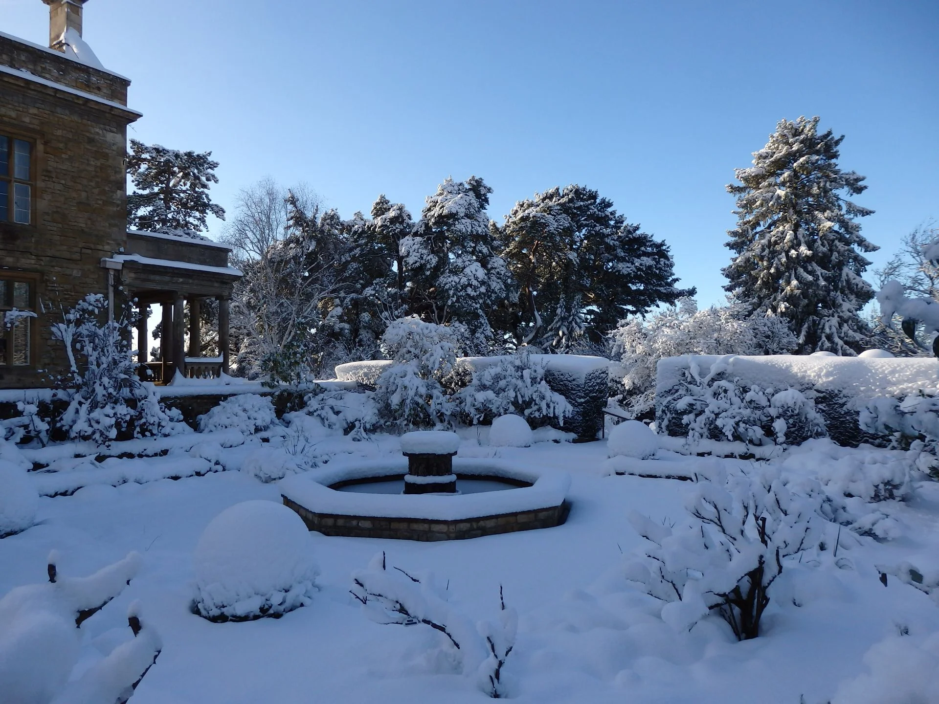 The very White Sunk garden