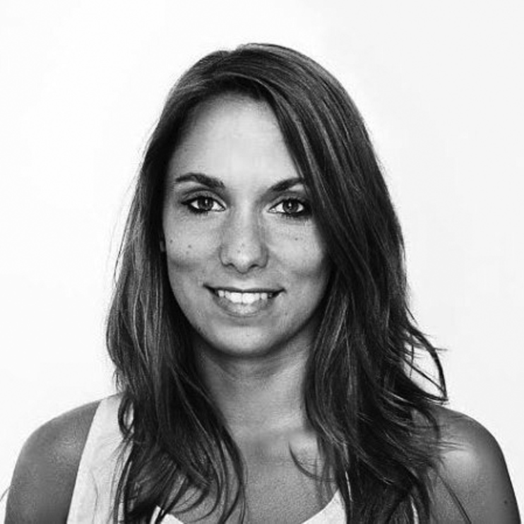 Palma Valdivielso Especialista en bienestar corporativo y profesora de Yoga . OM LINES nace de la ilusión por compartir con particulares y empresas algunas herramientas para una forma de vida más sana y equilibrada, combinando mi experiencia en el mundo de la empresa y mi pasión por el bienestar.