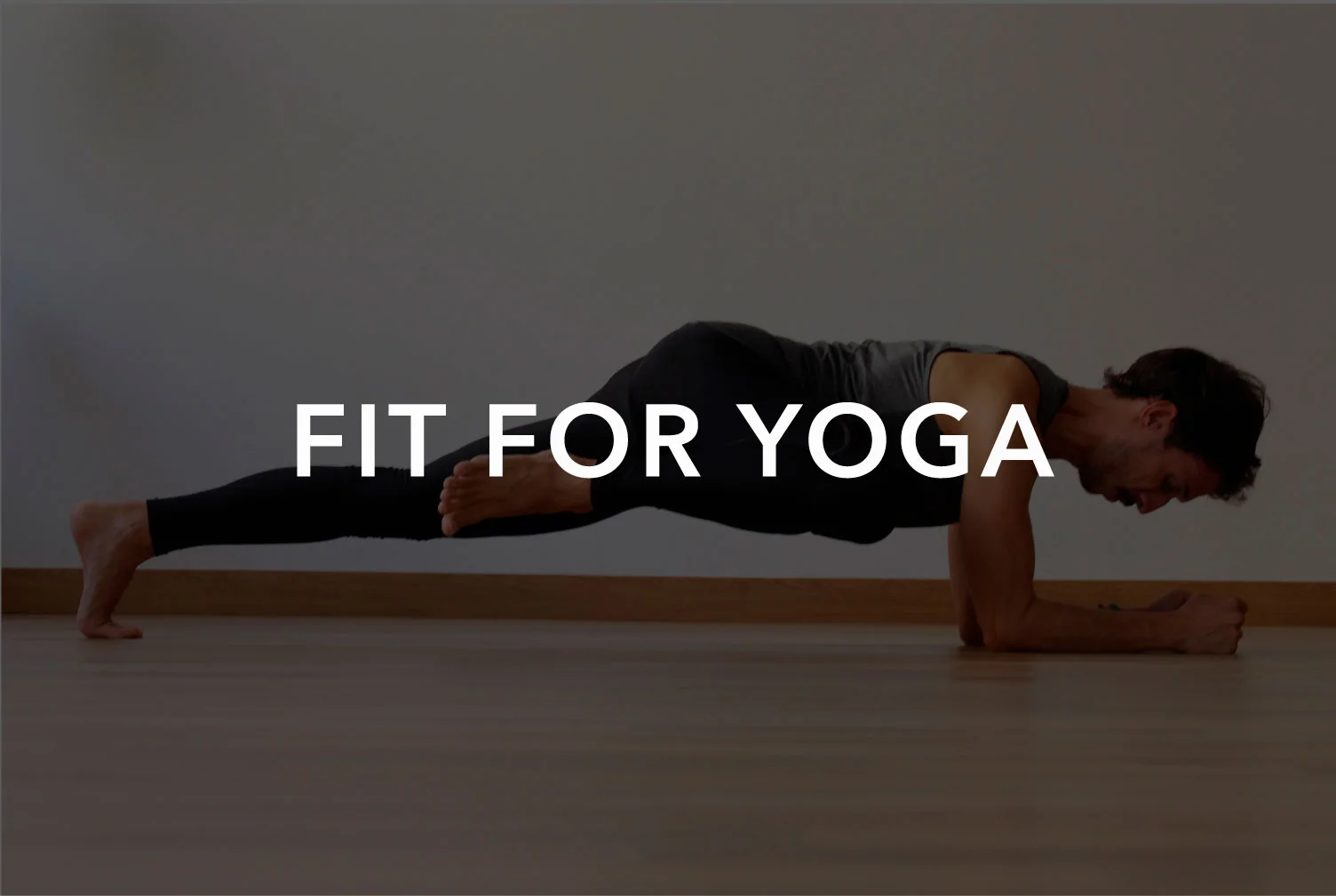 Esta sesión es un entrenamiento funcional, no una clase de yoga. Sin embargo esta clase es imprescindibles para los yoguis que quieran avanzar en la práctica de forma segura ya que en ellas se equilibran las capacidades físicas y se reduce la posibilidad de sufrir alguna lesión. Trabajamos el acondicionamiento total del cuerpo logrando fortalecer los grupos musculares más importantes para la práctica de yoga, así como activar de forma más dinámica la musculatura movilizadora, en ocasiones un poco olvidada por el yoga.