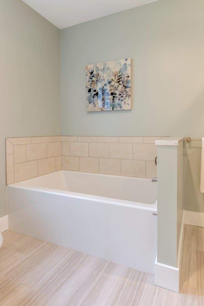 95 Kruse-bathroom2.jpg