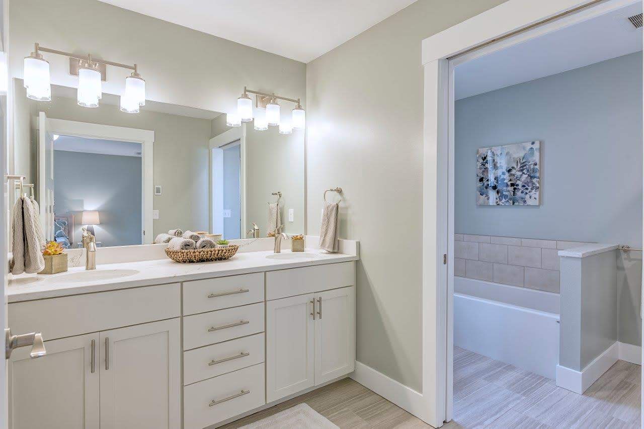 95 Kruse-bathroom.jpg