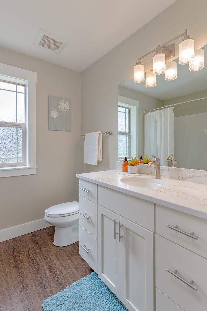 95 Kruse-bathroom3.jpg