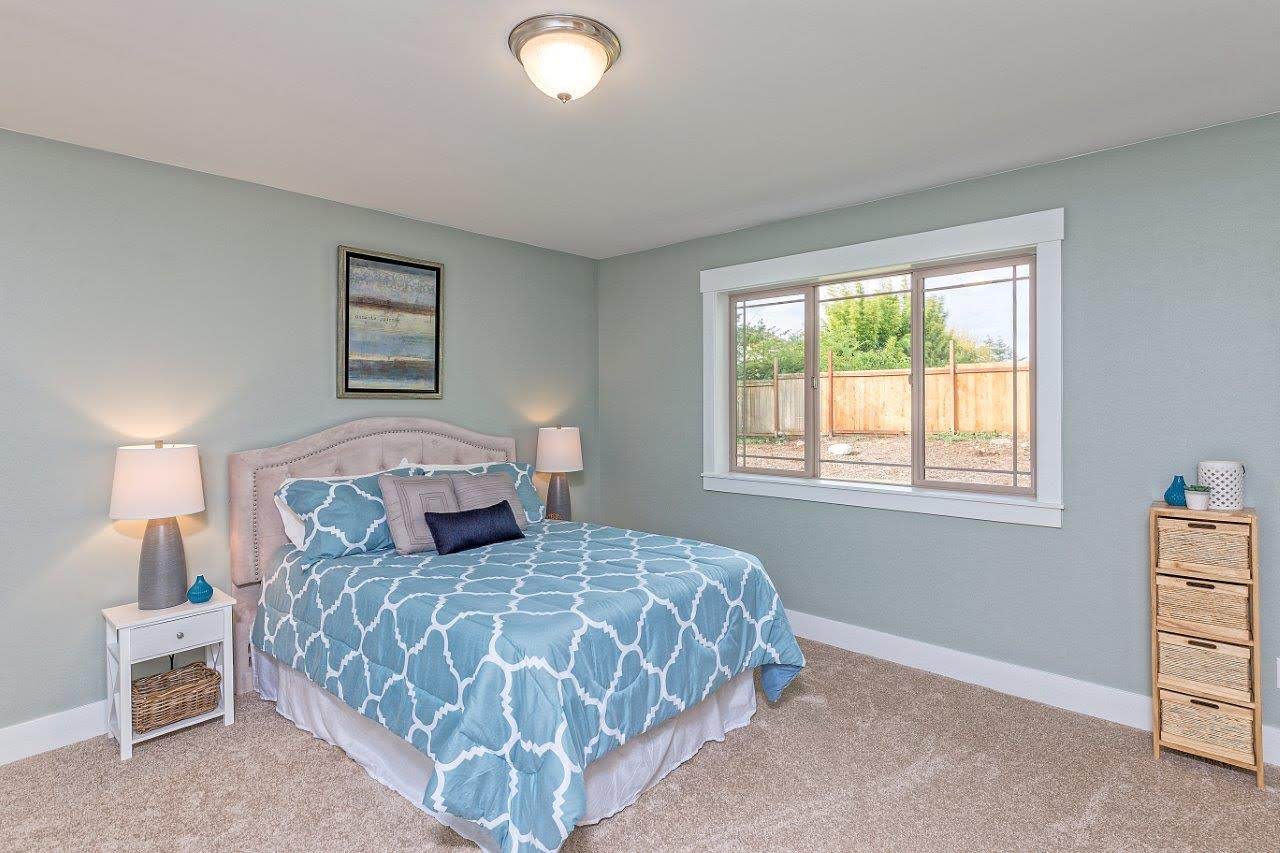 95 Kruse-bedroom.jpg