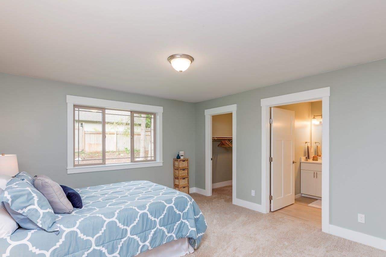 95 Kruse-bedroom2.jpg