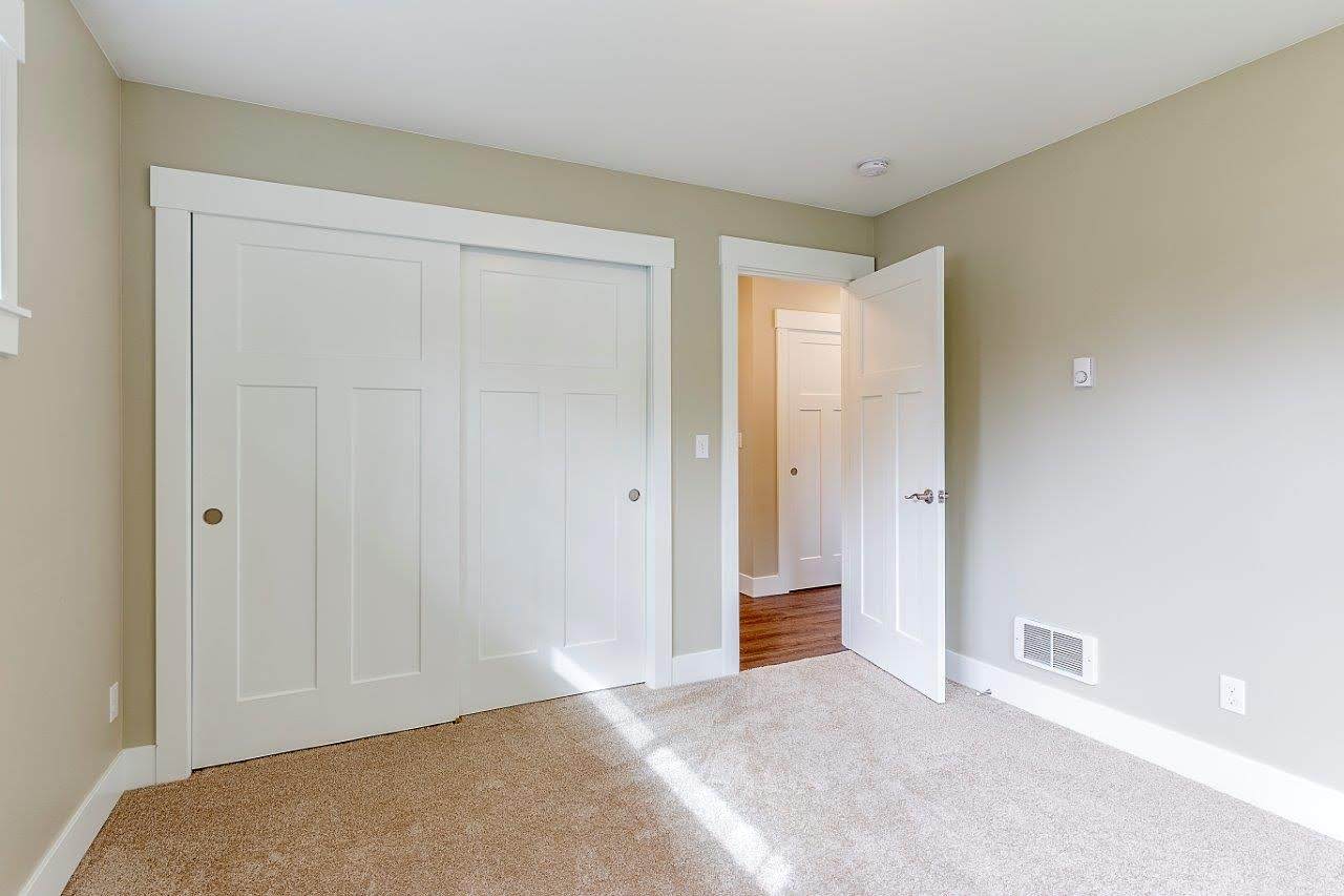 95 Kruse-bedroom3.jpg