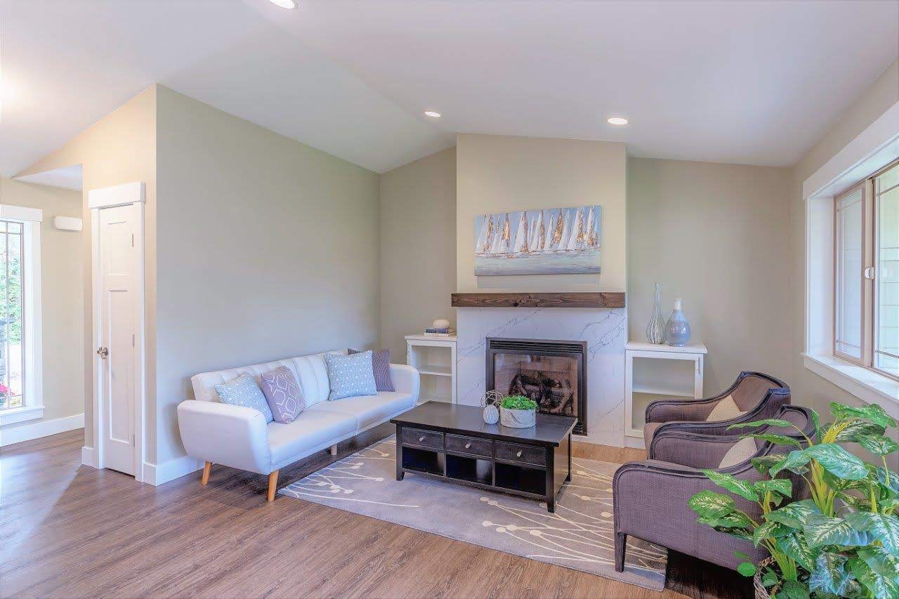 95 Kruse-livingroom.jpg