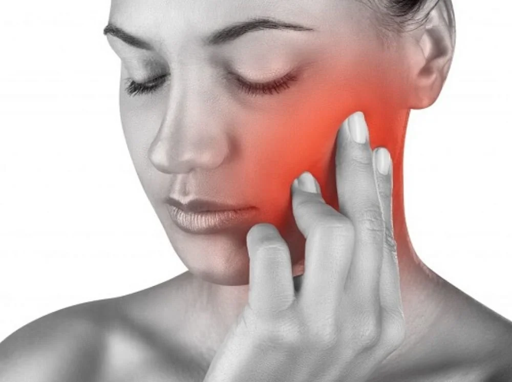 That Weird Click in Your Jaw? Here's What Your Body Is Trying to Tell You