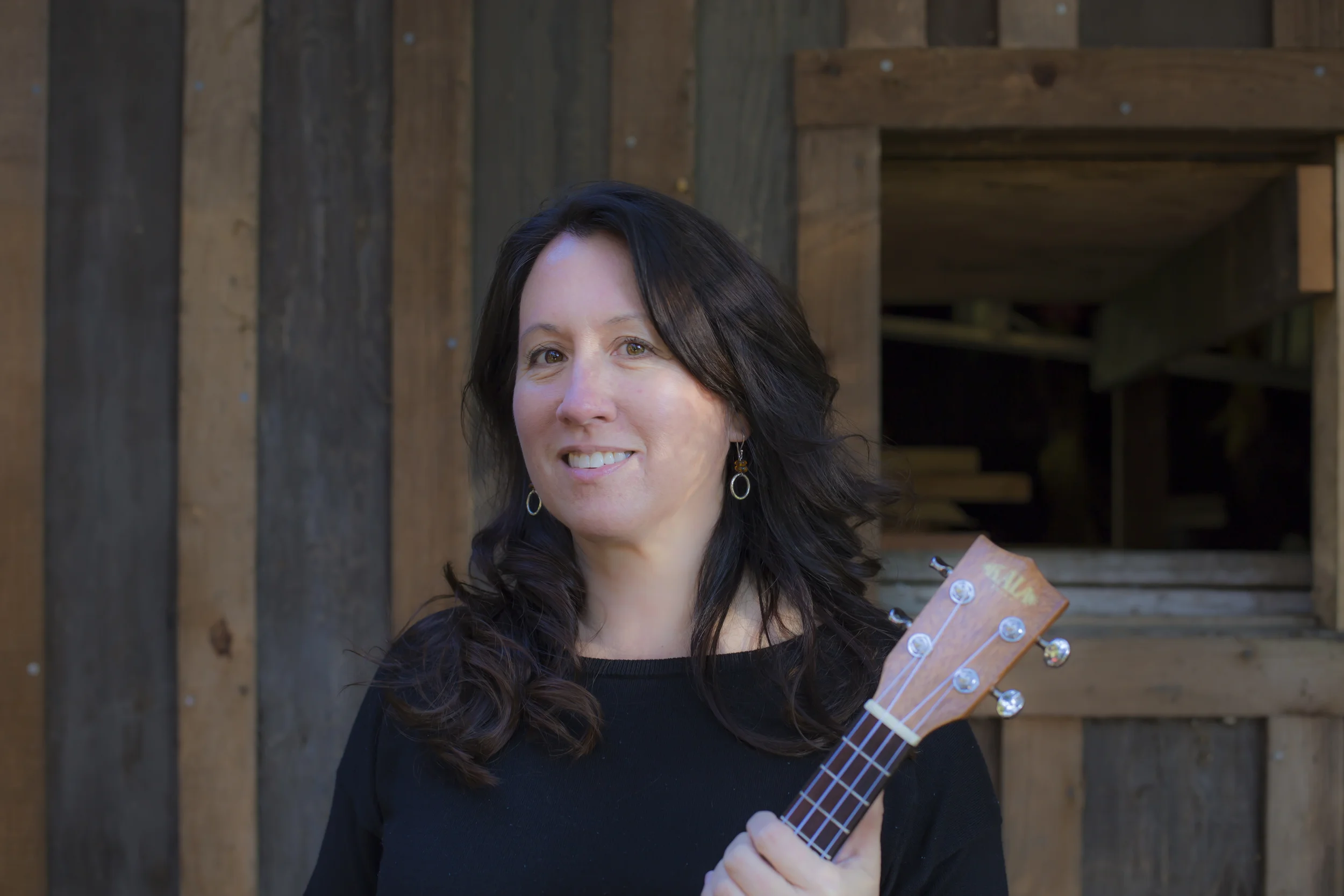 ARDEN KWAN (UKULELE, VOCALS)