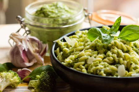 Broccoli pesto 7036 with jar.png
