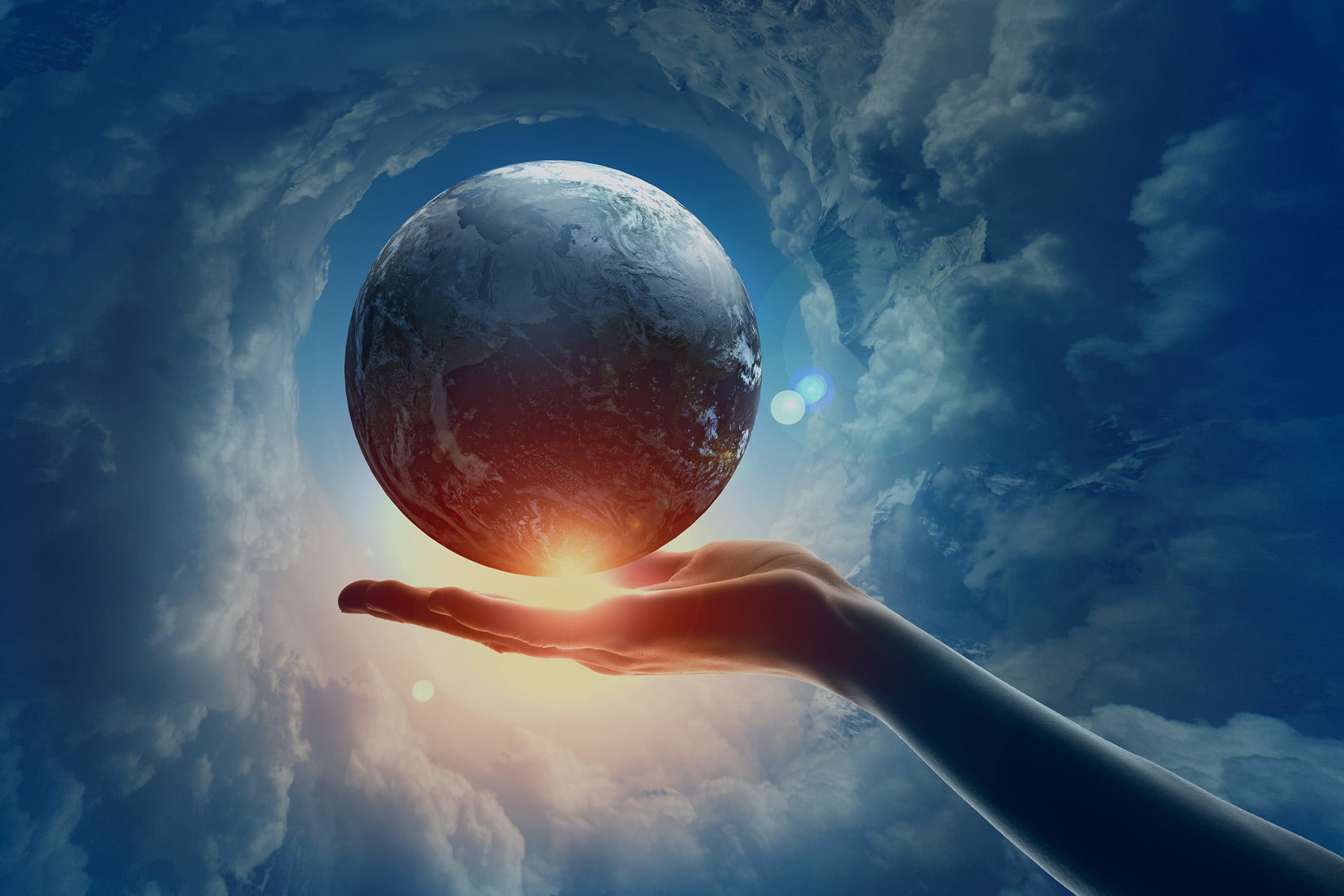 World s best known. Планета в руках. Планета в руках человека. Девушка с планетой в руках. Земной шар в руках.
