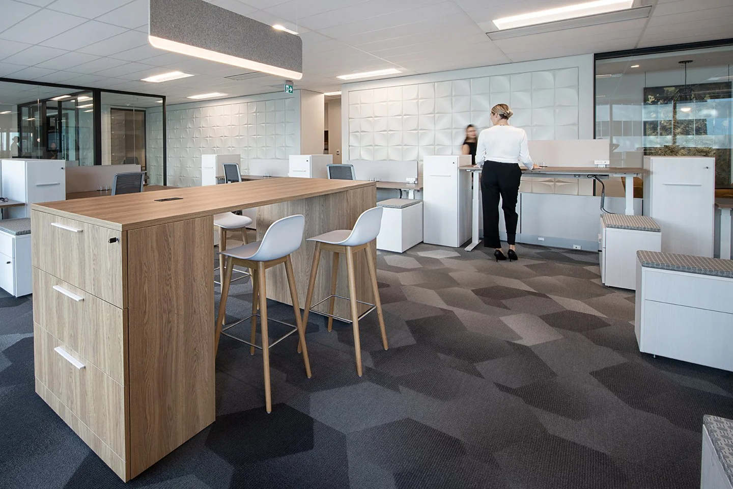 AvisonYoung-OpenWorkstations-03small.jpg