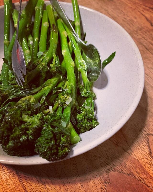 A thing of beauty. 💚 Pan. Fire. Olive oil. Broccolini. Fry. Water. Lid. Steam. Lemon juice. Salt. Done. Yum!!!! 👏✨ #broccolini #eatgreen #selfcare #homecooking #eat