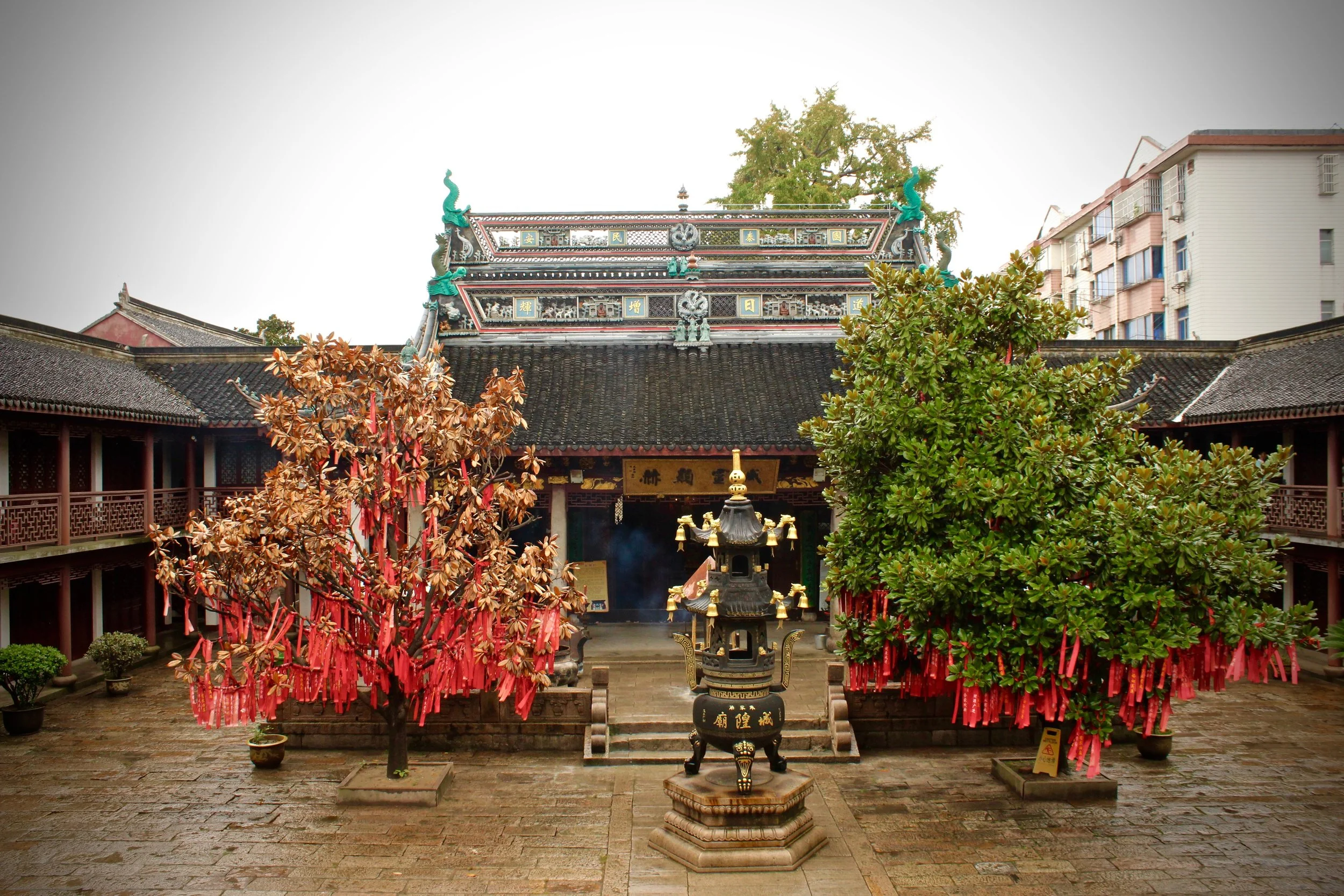 One of the many buddhist temples in Zhujiajiao.