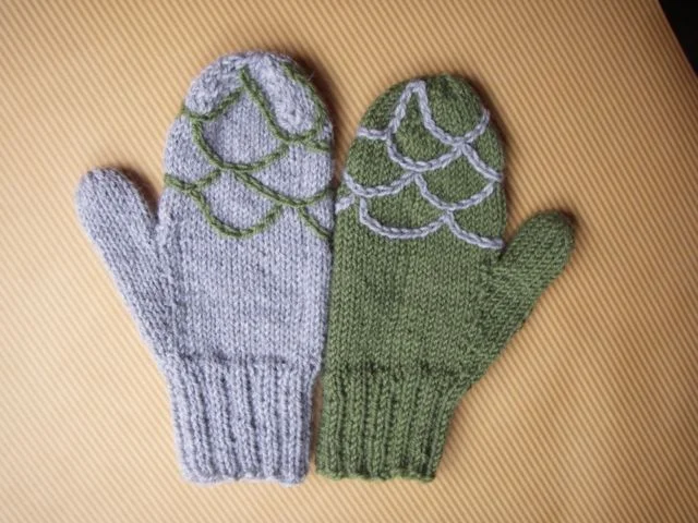 Grey and Green Loopy Mittens (2005)