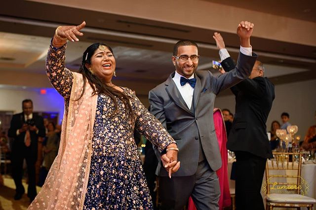 How to make a bride and groom entrance. Example #1
.
.
.
.
.
#lumierephotographyus&nbsp;#chicagoweddingphotographer&nbsp;#chicago&nbsp;#photography&nbsp;#indianbride&nbsp;#indianwedding&nbsp;#maharaniweddings&nbsp;#theknot&nbsp;#shaadi #desiwedding #