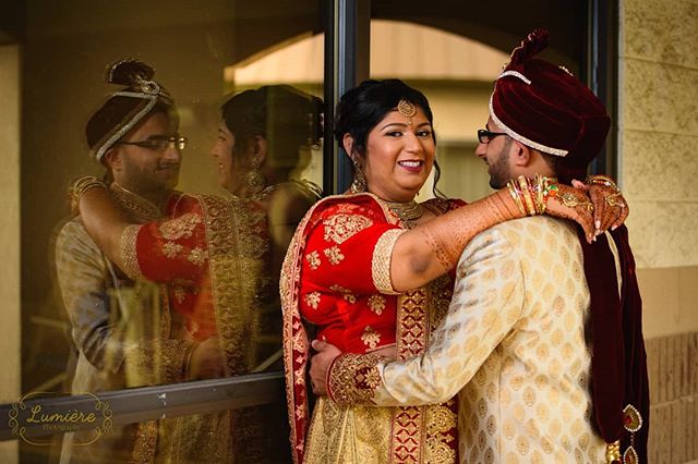 Ever so lovely Appixa and her handsome husband Satya. I love how their outfits contrasted yet complimented each other at the same time. .
.
.
.
.
#lumierephotographyus&nbsp;#chicagoweddingphotographer&nbsp;#chicago&nbsp;#photography&nbsp;#indianbride