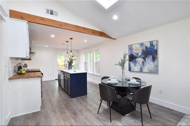 din kitchen.jpg