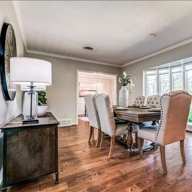 Staging Works! Vacant home staging for this formal dining room in Stevens Park helped the homeowners get this home sold! .
.
.
#holidays #thanksgivings #family #stageddiningroom #stagingcompany #stagingworks #dfwrealestate #dallasrealtor #stevenspark