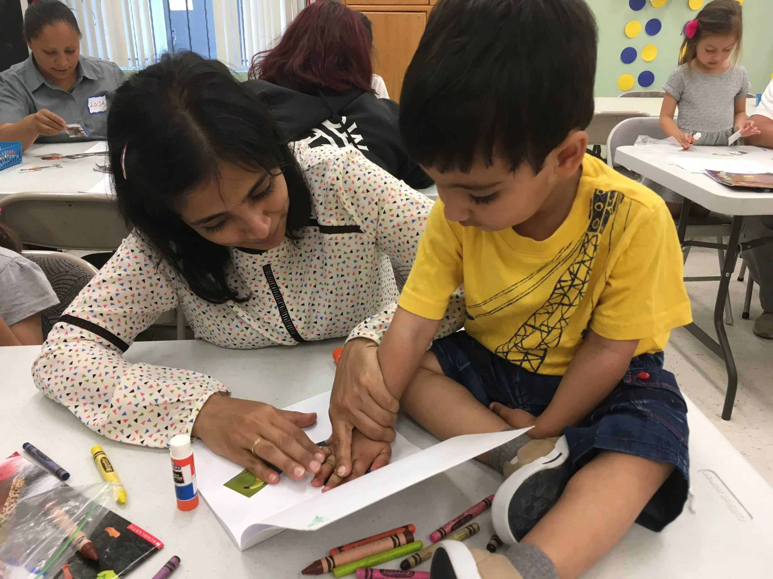 An image of a parent and child working together on an activity in one of our Family Literacy sessions.