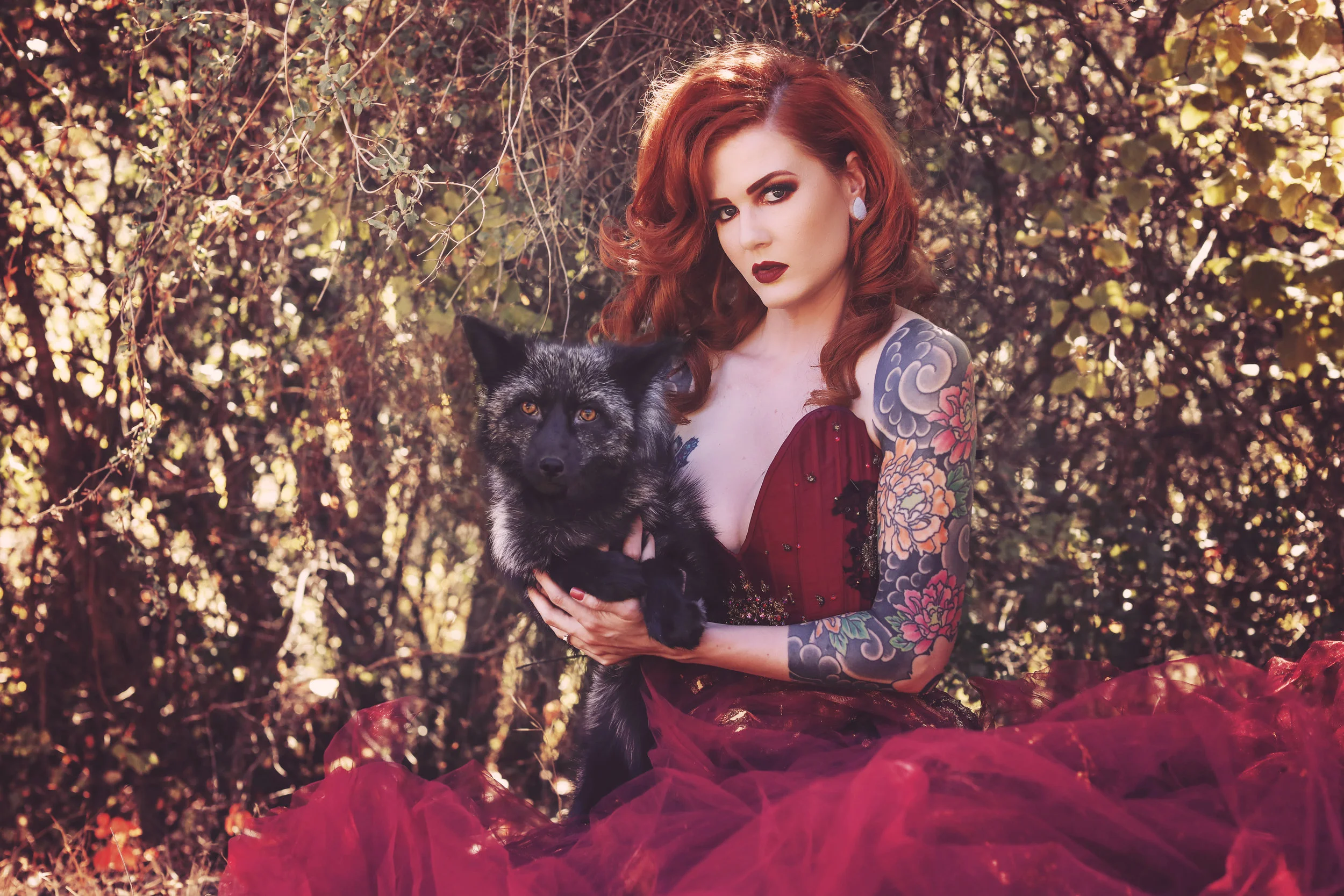 Photo credit: Deliquesce-Flux Photography Model: Luna Marie Fox: Maksa from JABCECC MUA: Hey Saylor Cosmetics Wardrobe: Vintage Inspired by Jackie and Varlavavoom
