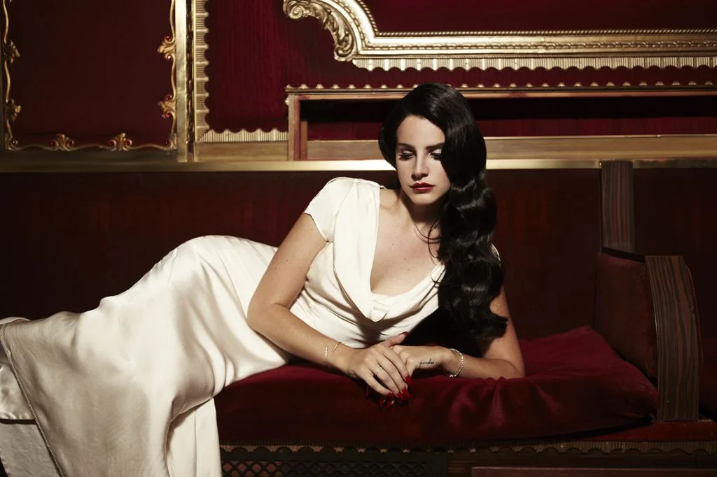 Lana_Del_Rey_Releases_Music_Video_For_New_Track_'Burning_Desire'9.jpg