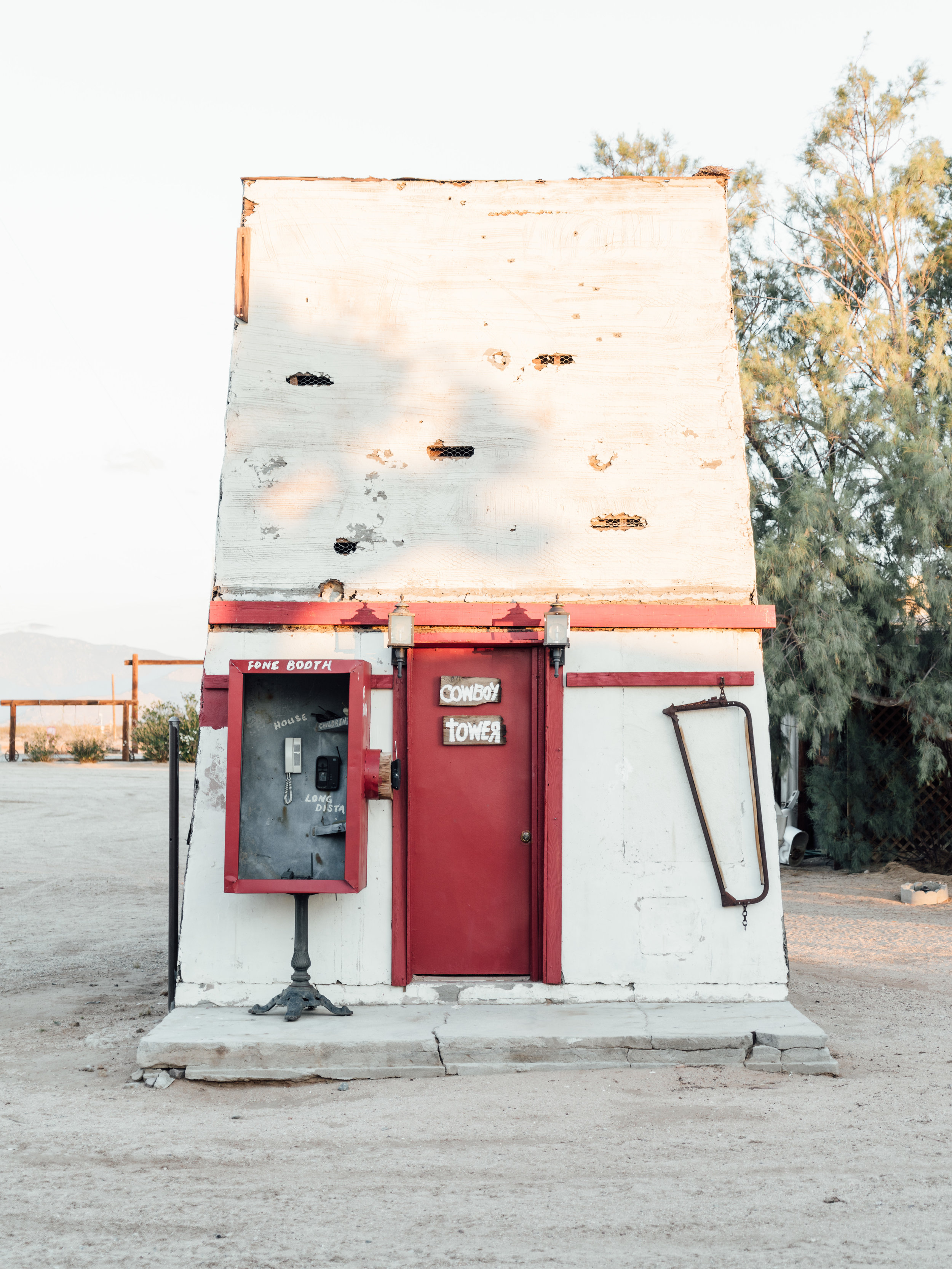 Hwy395_CowboyTower.jpg