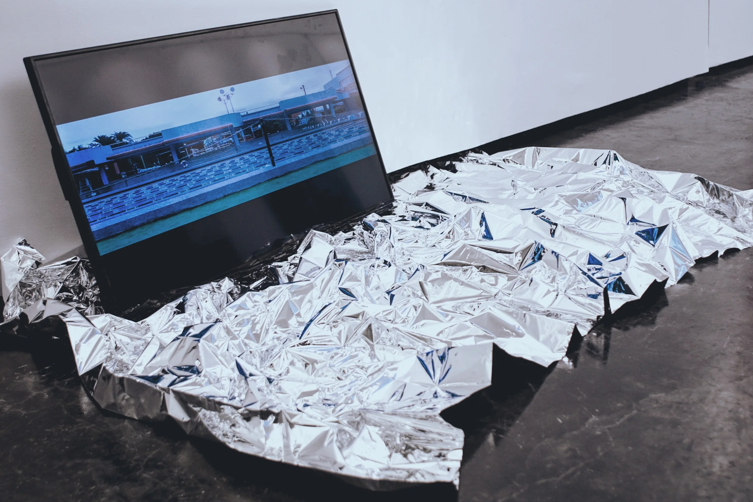  Youth Water Paradise Horizon Emergency video (0:55), tv, emergency blanket, 52" x 84" x 19" 