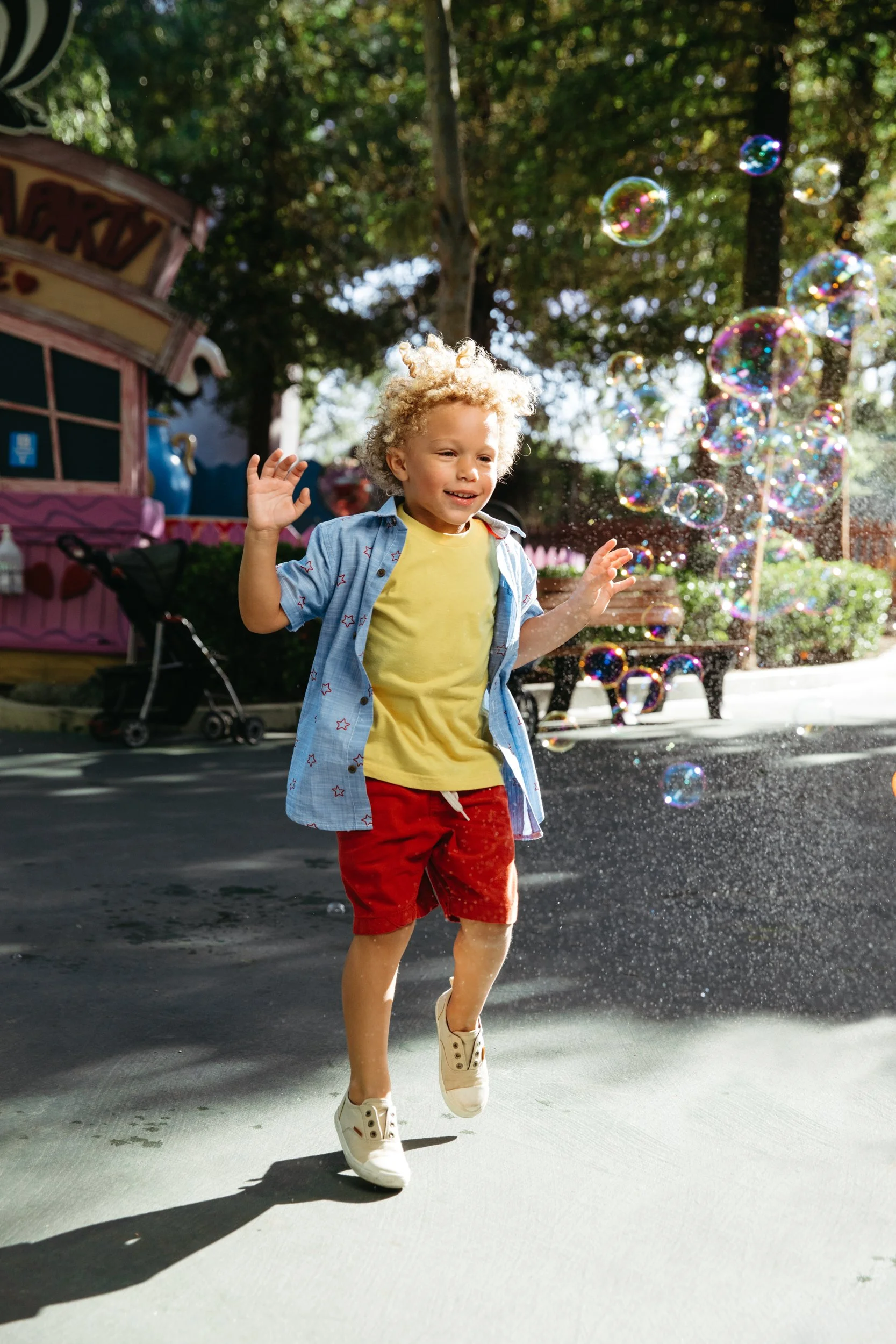 Bugs Bunnie Midway_Kids with Bubbles_220406_2902.JPG