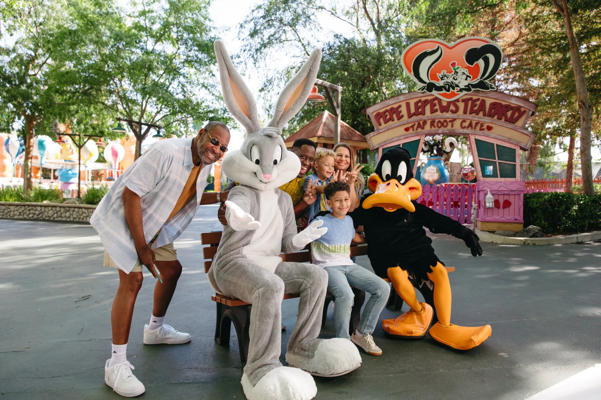 Bugs Bunnie Midway_Kids with Bugs and Daffy_220406_3038.JPG