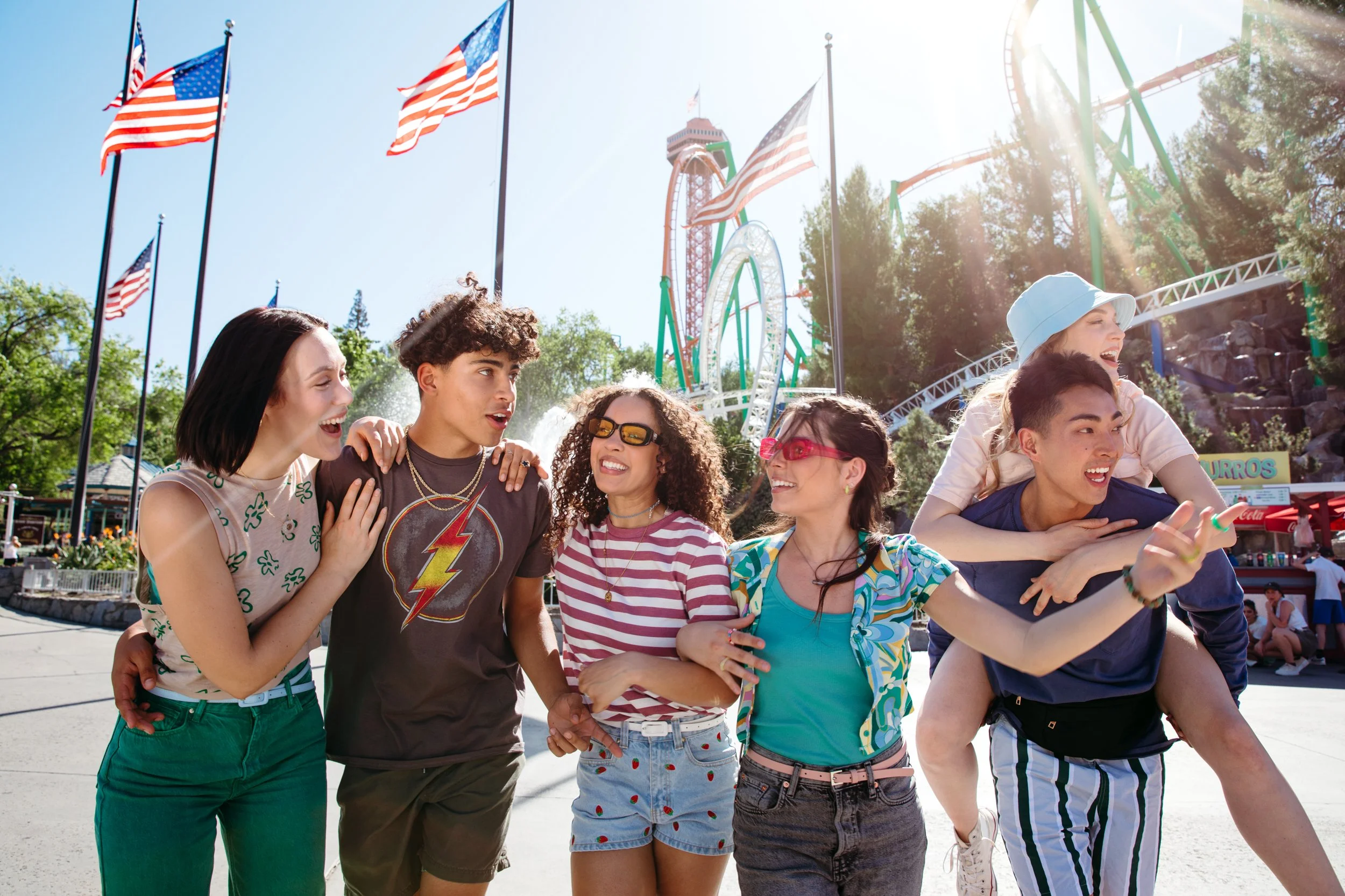 Plaza Cafe_Teens at Fountain_220406_4932.JPG