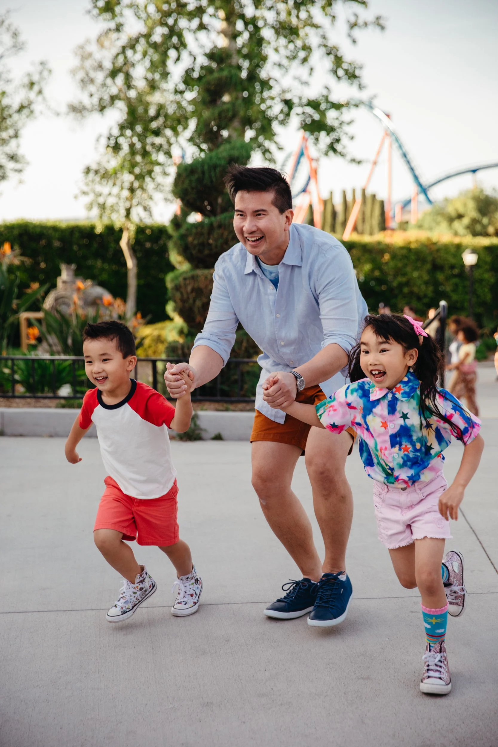 Twisted Witches_Family Running Excited_220405_2643.JPG